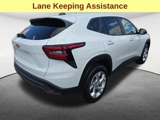 Used 2026 Chevrolet Trax LS w/ LS Convenience Package FWD image 5