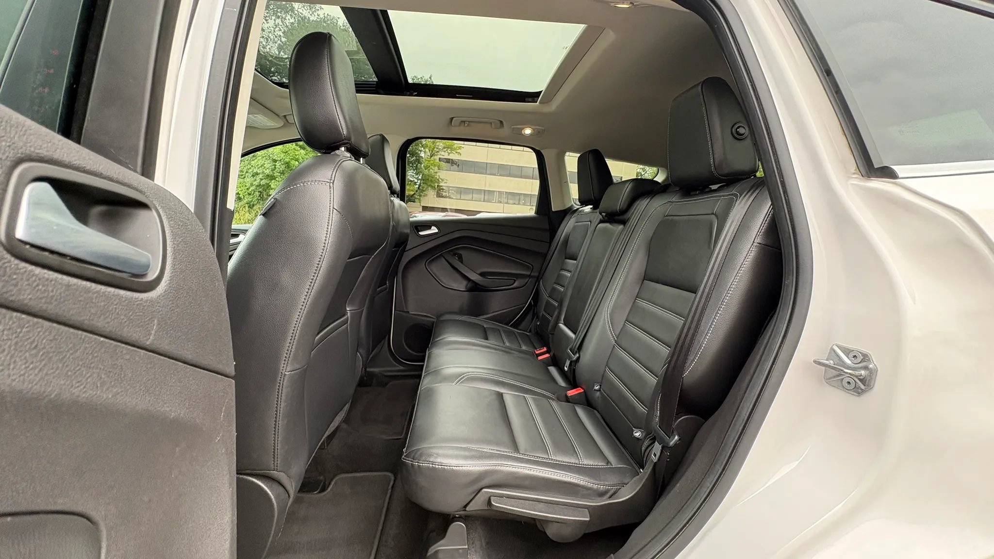 Used 2018 Ford Escape SEL w/ Ford Safe & Smart Package AWD/4WD image 30