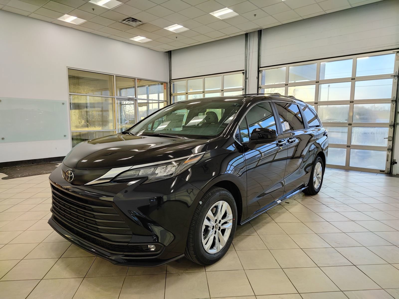 New 2026 Toyota Sienna XLE image 7