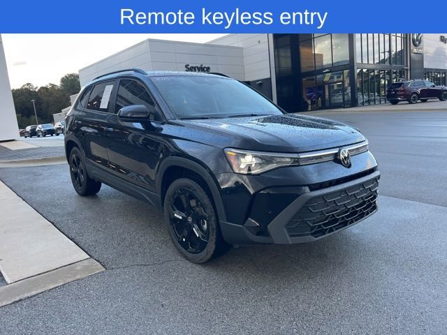 Certified 2025 Volkswagen Taos SE image 3