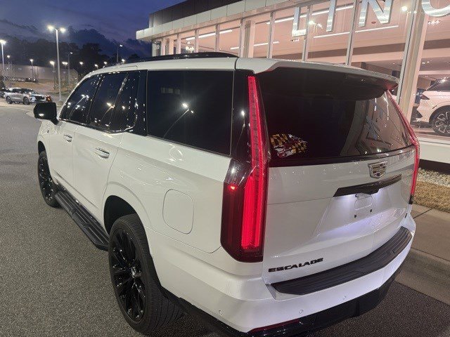 Used 2025 Cadillac Escalade Premium Luxury image 8