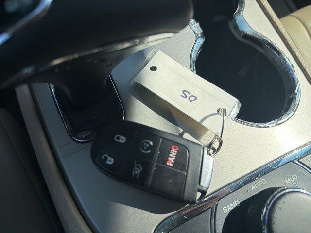 Used 2014 Jeep Grand Cherokee Limited w/ Trailer Tow Group IV AWD/4WD image 35
