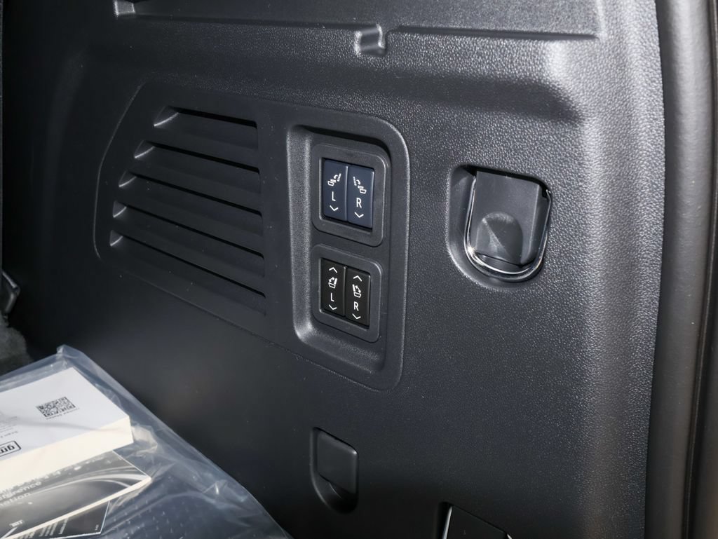 New 2026 GMC Acadia Denali w/ Super Cruise Package FWD image 7