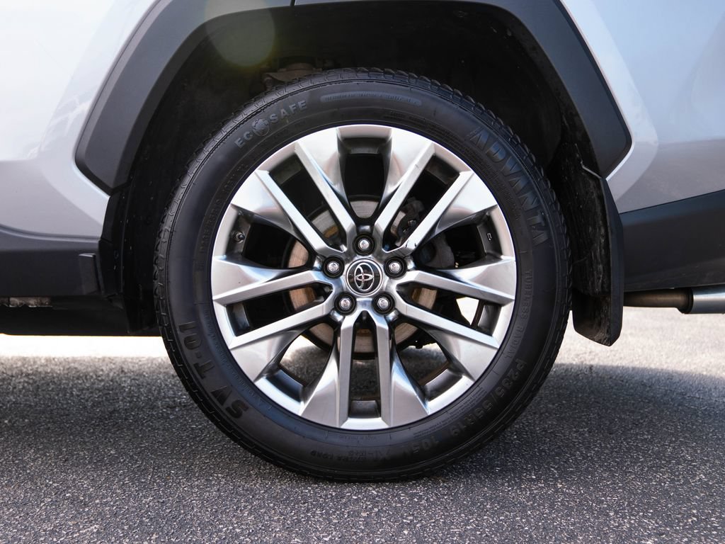 Used 2019 Toyota RAV4 XLE Premium w/ Cold Weather Package AWD/4WD image 13