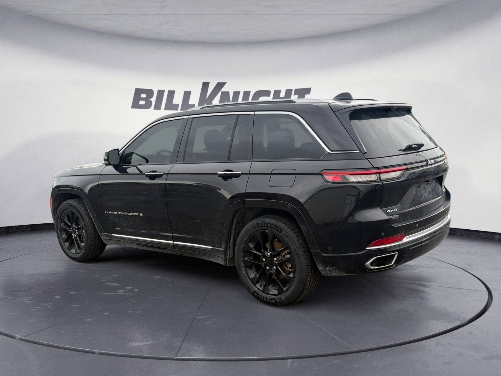 Used 2023 Jeep Grand Cherokee Summit w/ Adv Protech Group IV AWD/4WD image 3
