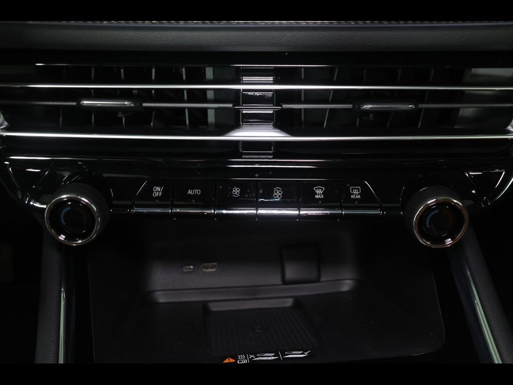 New 2027 Chevrolet Traverse Z71 w/ Enhanced Driving Package AWD/4WD image 15