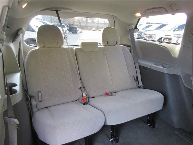 Used 2020 Toyota Sienna LE image 27
