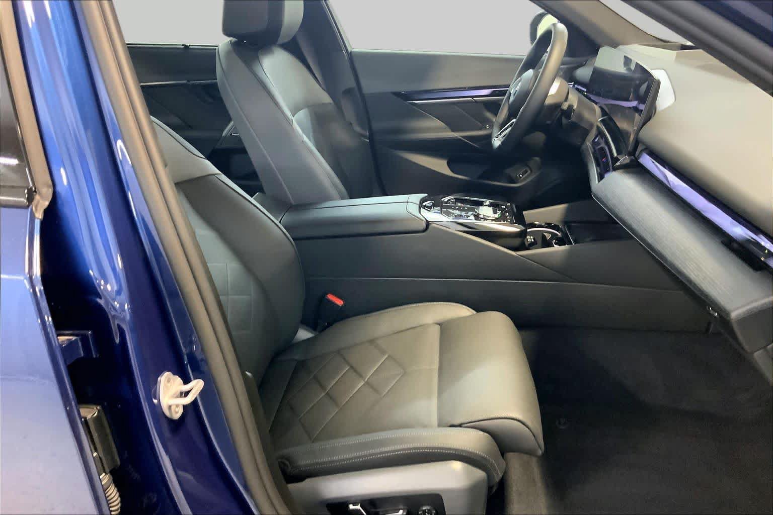 Used 2025 BMW i5 xDrive40 w/ Executive Package AWD/4WD image 8