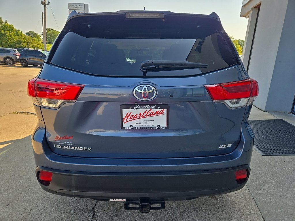 Used 2019 Toyota Highlander XLE FWD image 10