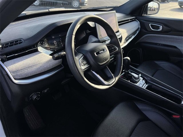 Used 2024 Jeep Compass Latitude image 25
