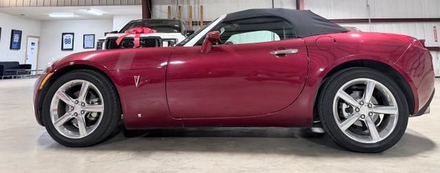 Used 2009 Pontiac Solstice GXP w/ Premium Package RWD image 13