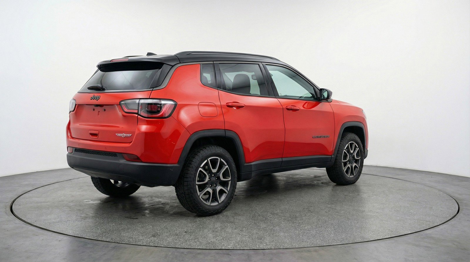 Used 2025 Jeep Compass Trailhawk AWD/4WD image 9