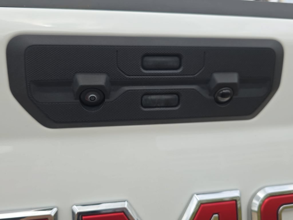Used 2025 GMC Sierra 1500 SLT AWD/4WD image 14