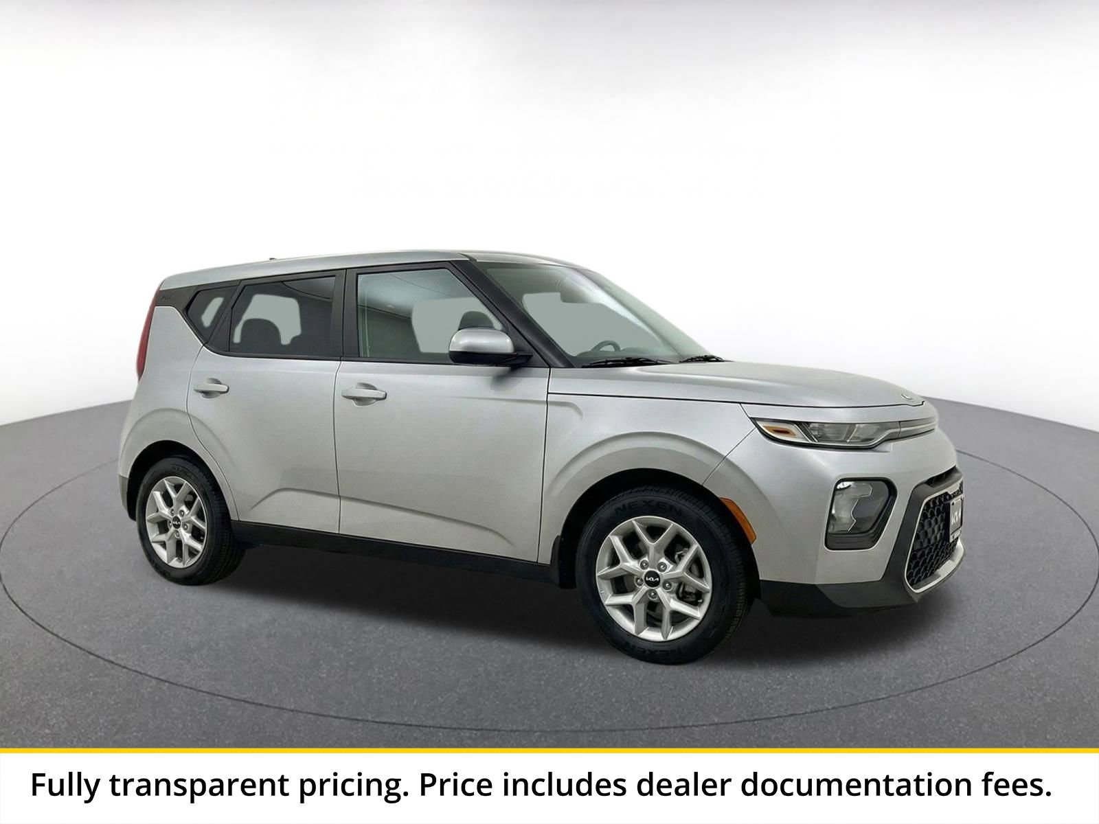 Used 2025 Kia Soul LX w/ LX Technology Package FWD image 1
