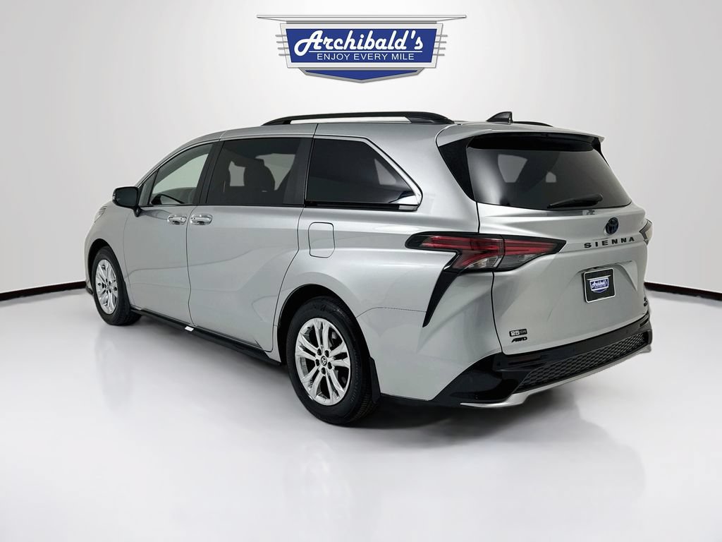 Used 2023 Toyota Sienna XSE AWD/4WD image 6
