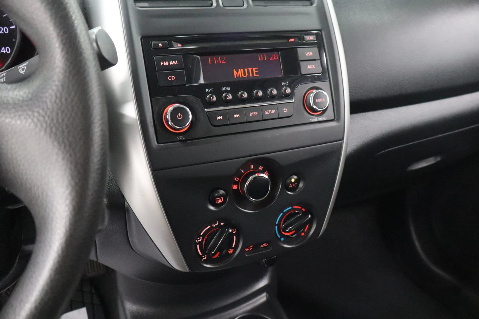Used 2015 Nissan Versa SV FWD image 13