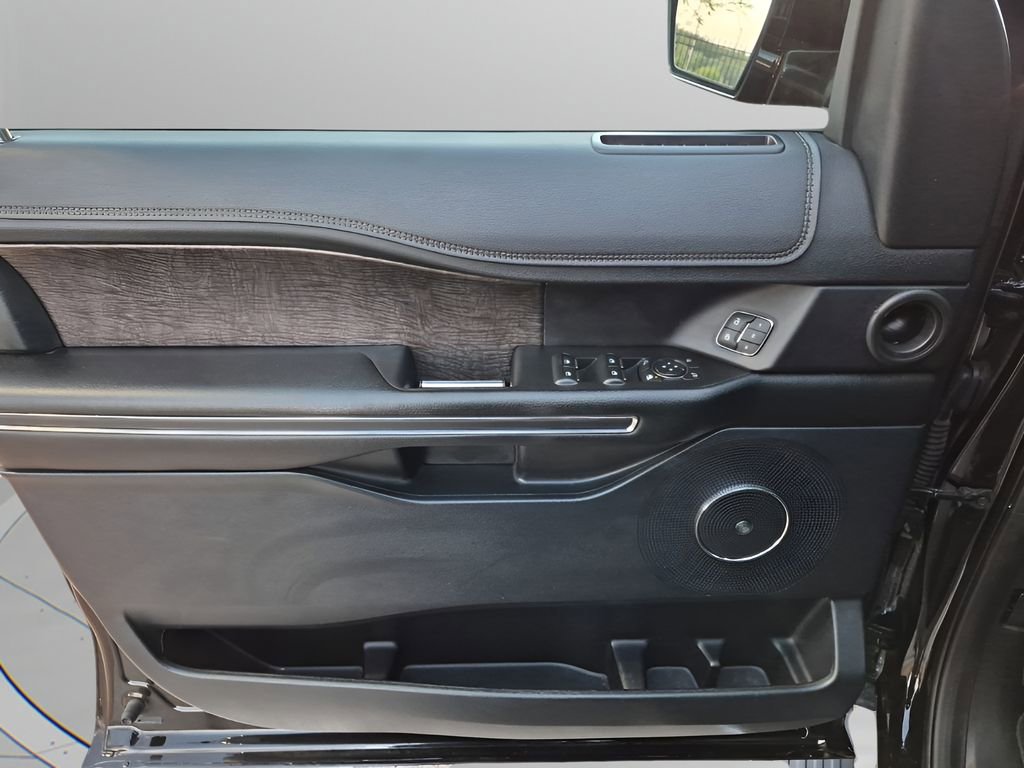 Used 2021 Ford Expedition Limited image 26