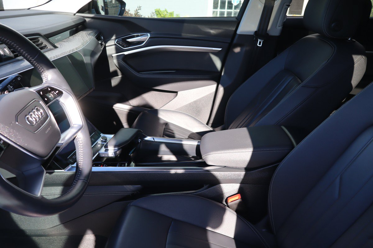 Used 2021 Audi e-tron Premium w/ Convenience Plus Package AWD/4WD image 27