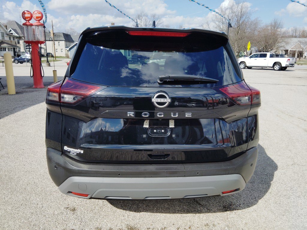 Used 2023 Nissan Rogue S image 6
