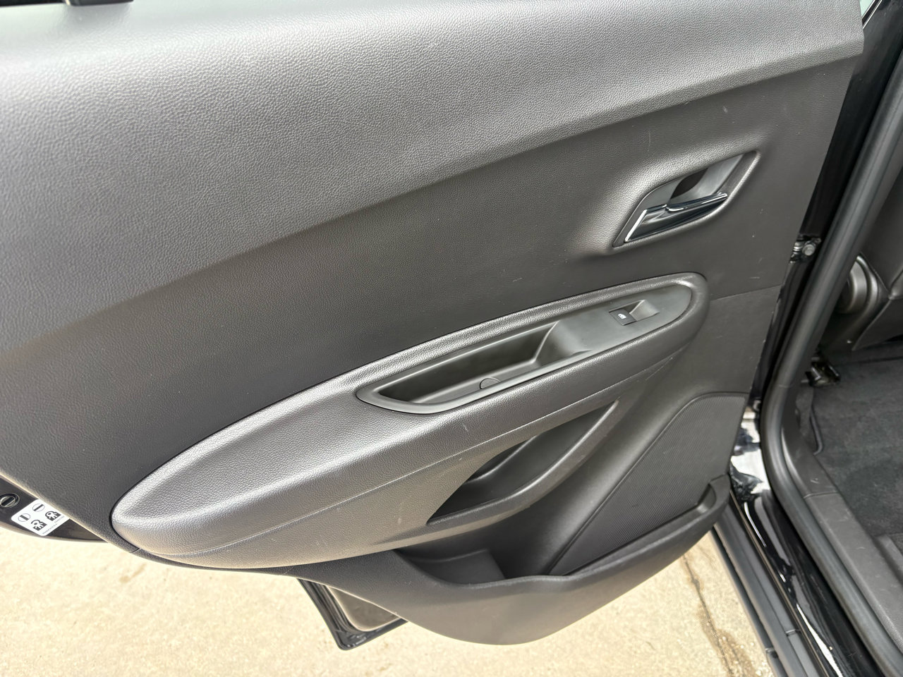 Used 2020 Chevrolet Trax LT w/ LT Convenience Package image 32