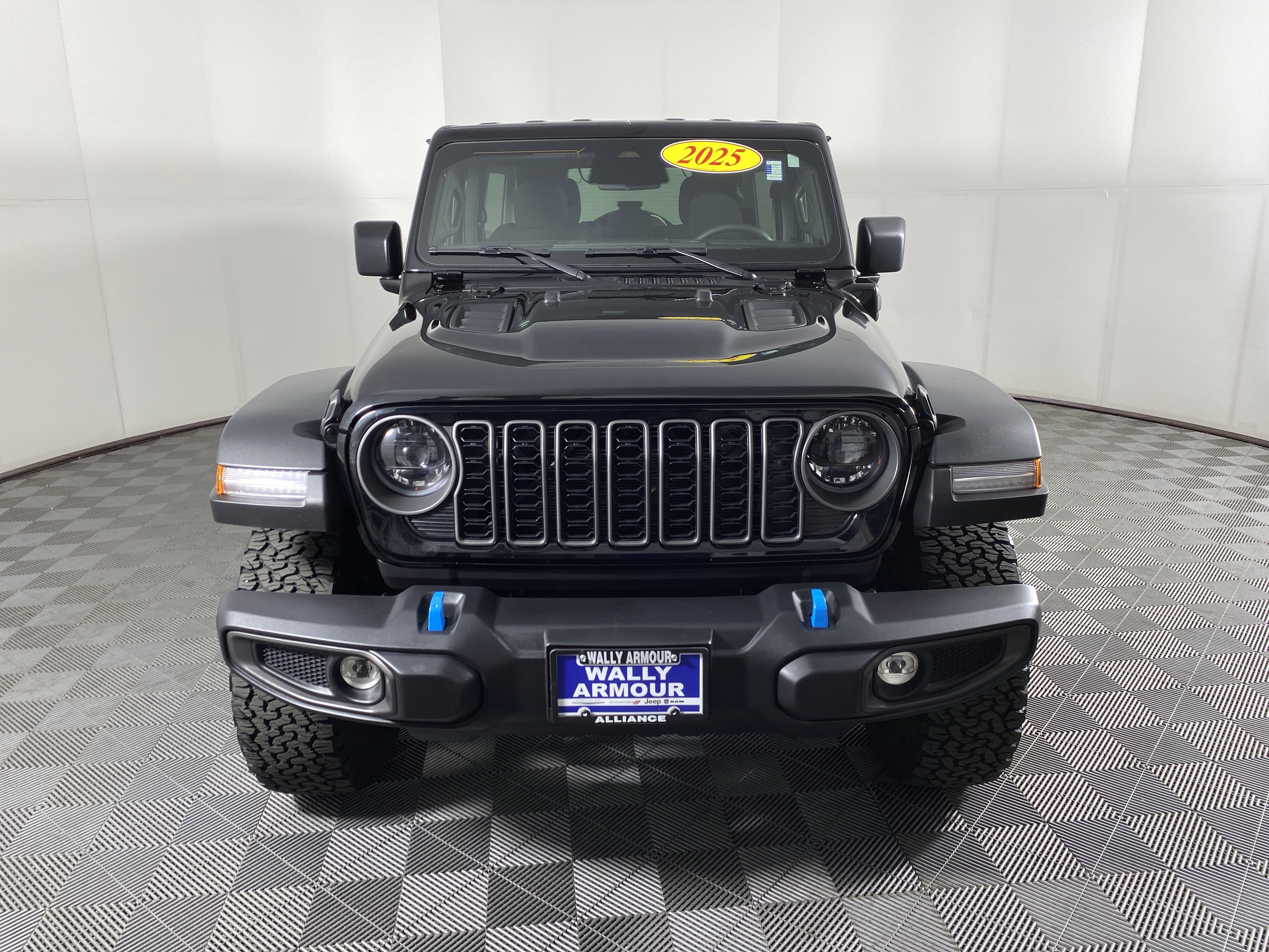 Used 2025 Jeep Wrangler Unlimited Rubicon 4xe AWD/4WD image 11