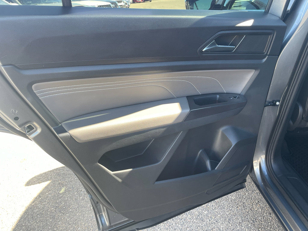 Used 2022 Volkswagen Atlas Cross Sport SE image 19