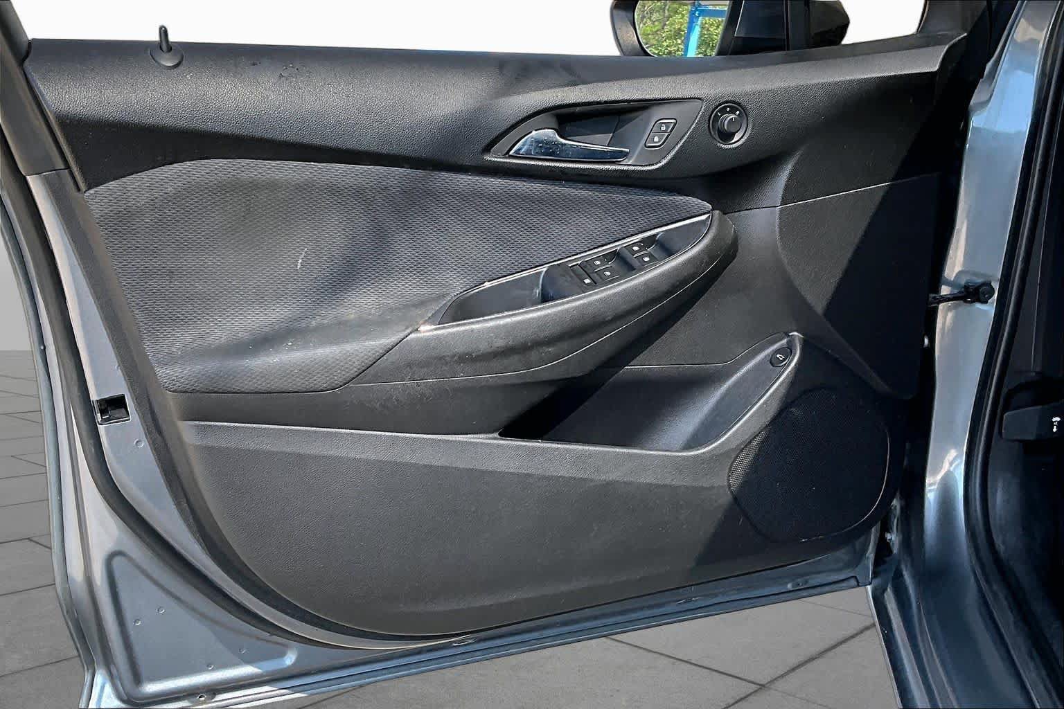 Used 2019 Chevrolet Cruze LT w/ Convenience Package FWD image 22