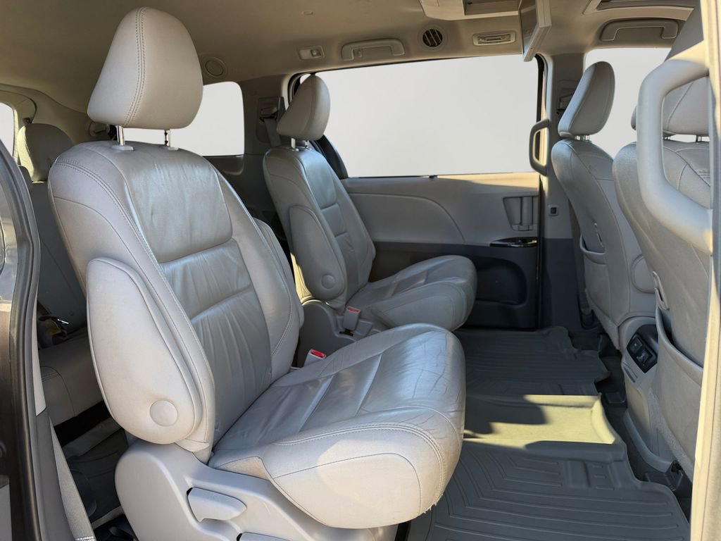 Used 2016 Toyota Sienna XLE Premium w/ Protection Package image 8