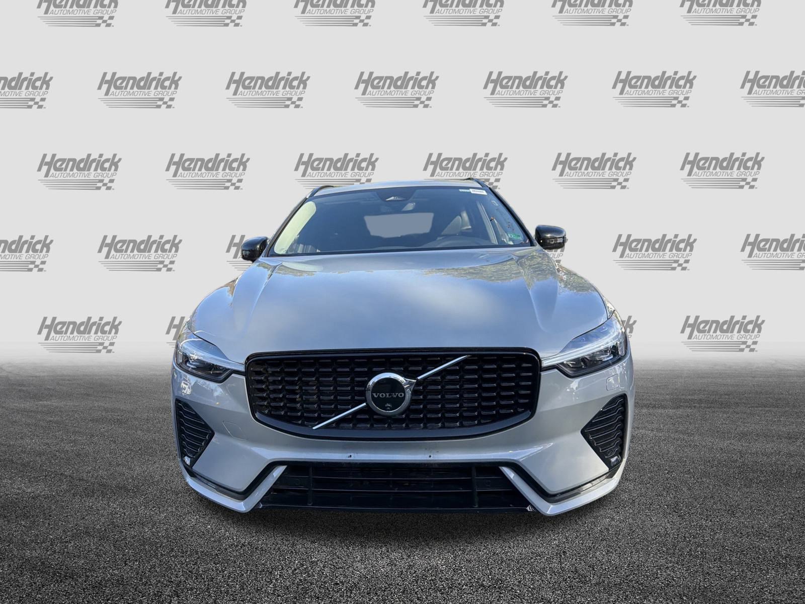 Certified 2025 Volvo XC60 B5 Plus image 3