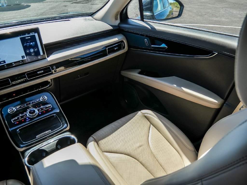 Used 2023 Lincoln Nautilus Reserve AWD/4WD image 31