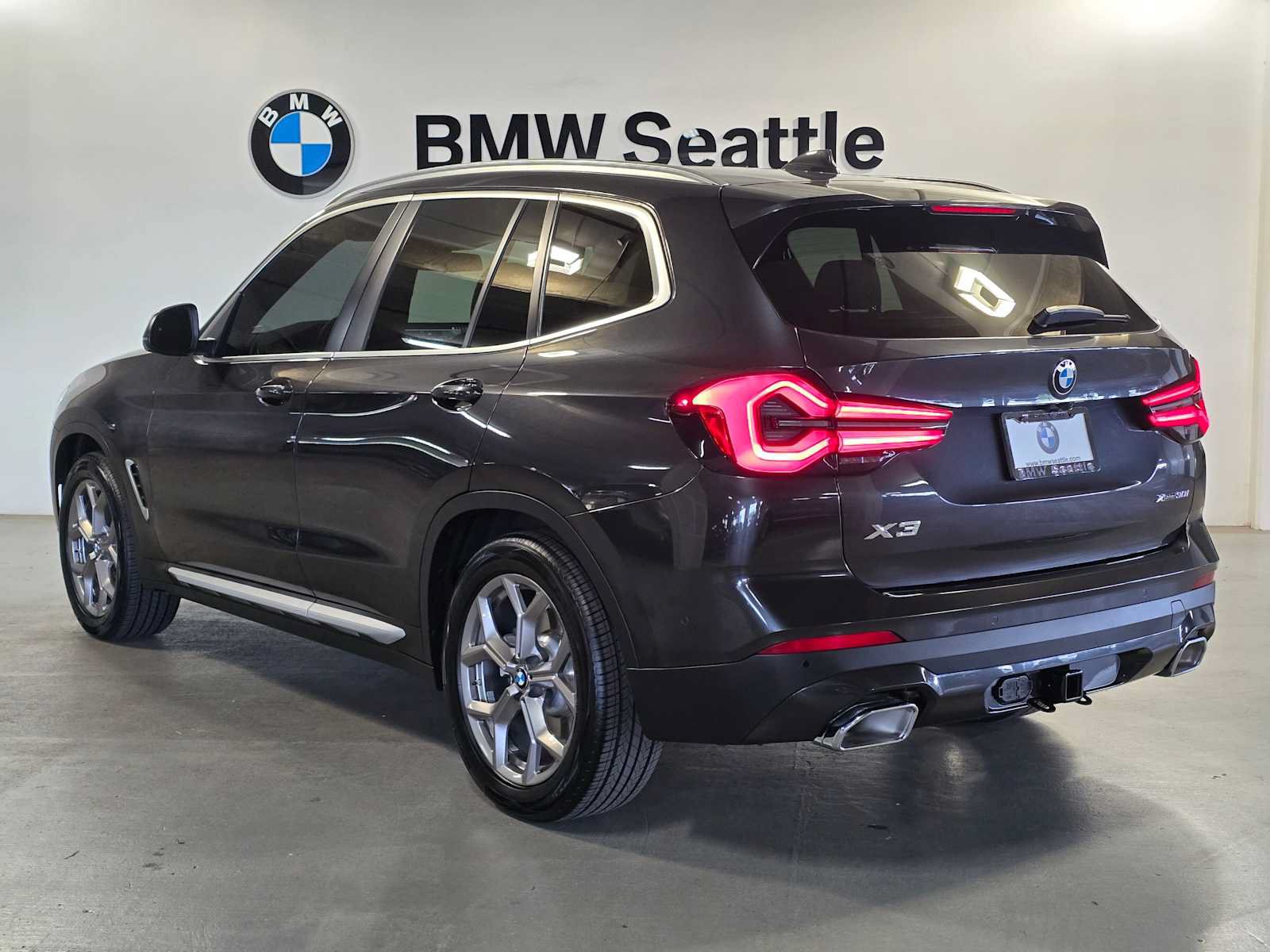 Used 2023 BMW X3 xDrive30i w/ Premium Package w/ZPA AWD/4WD image 4