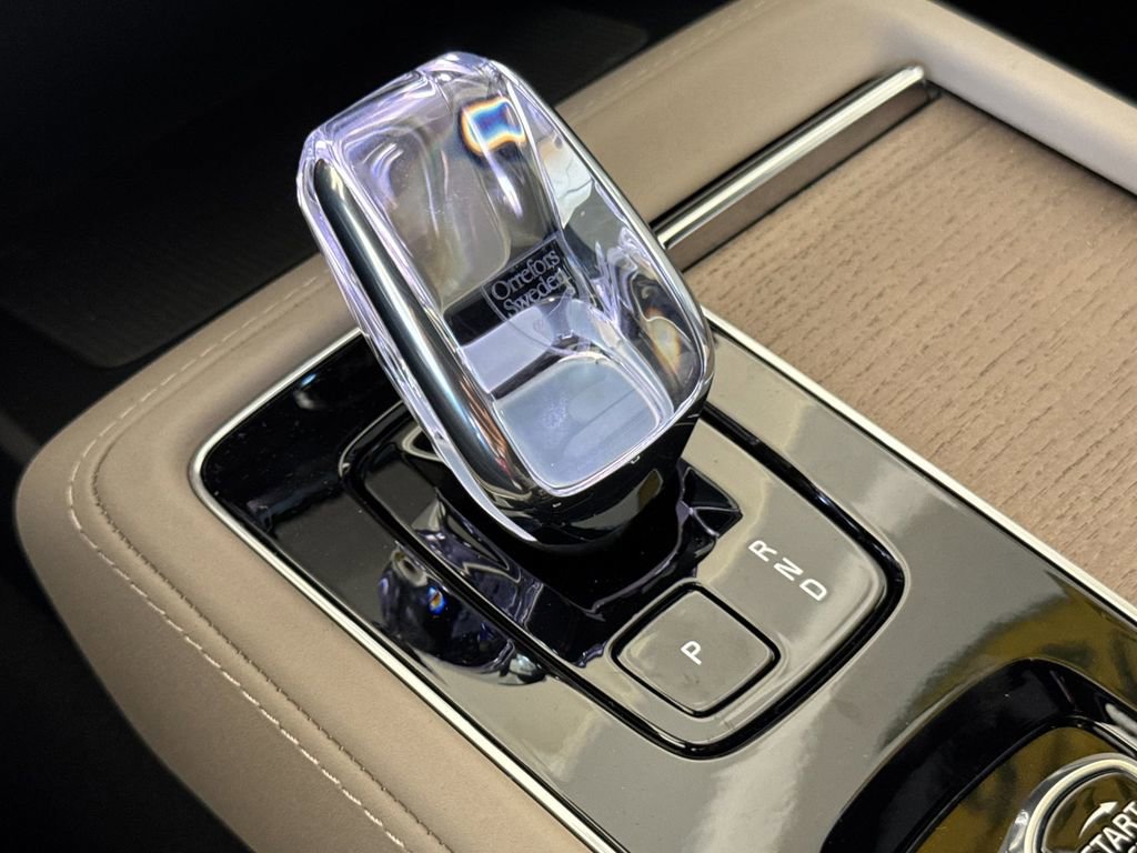 New 2026 Volvo XC90 T8 Plus w/ Protection Package Premier image 22