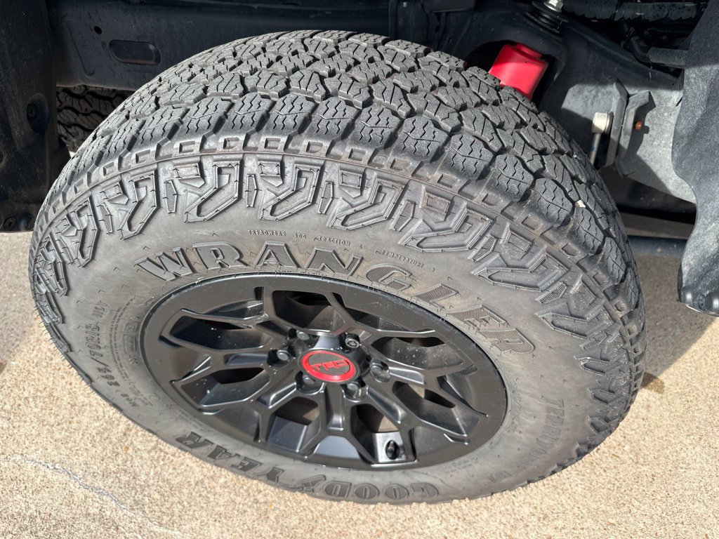 Used 2025 Toyota Tacoma TRD Pro AWD/4WD image 10