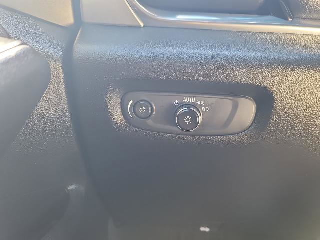 Used 2023 Chevrolet Traverse LT image 17