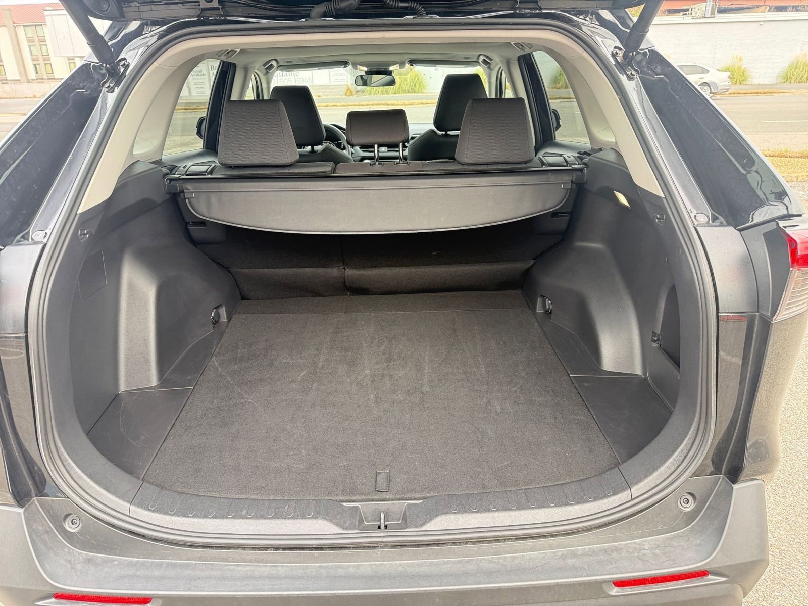 Used 2025 Toyota RAV4 XLE image 32