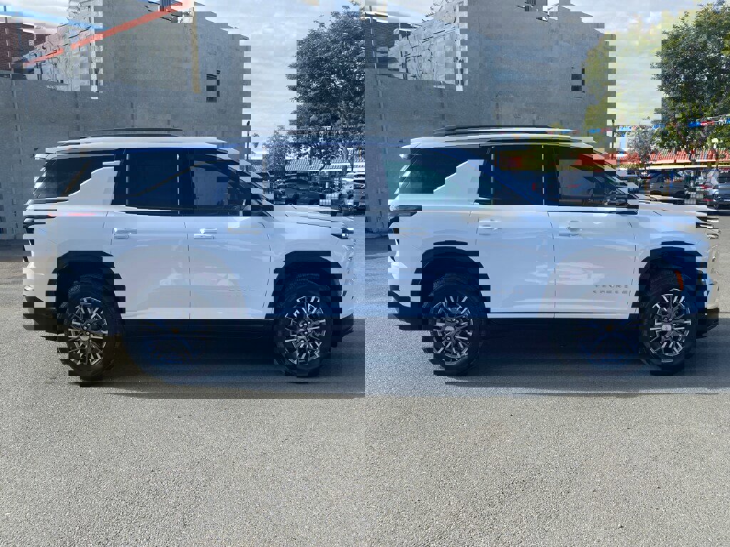 Used 2026 Chevrolet Traverse LT image 5