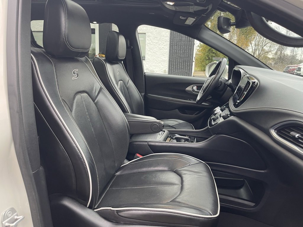 Used 2021 Chrysler Pacifica Limited w/ S Appearance Package image 39