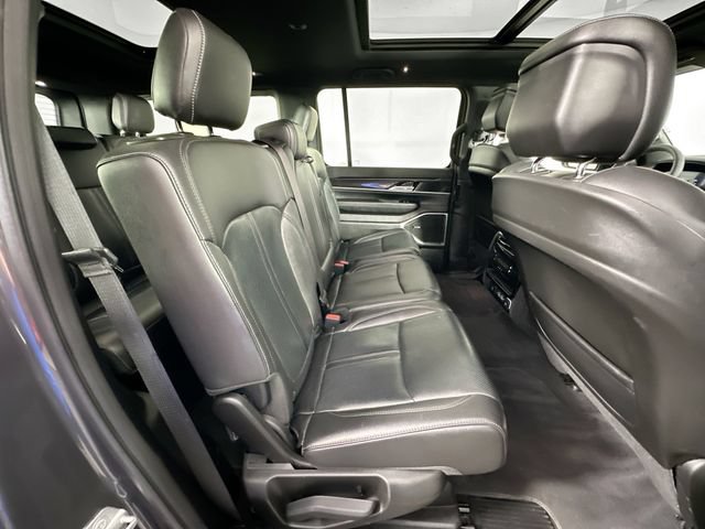 Used 2023 Jeep Wagoneer 4WD w/ Premium Group I image 30