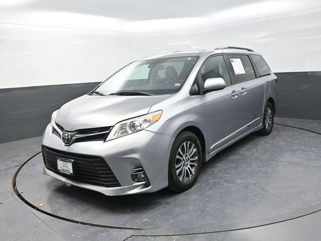 Used 2018 Toyota Sienna XLE FWD image 3