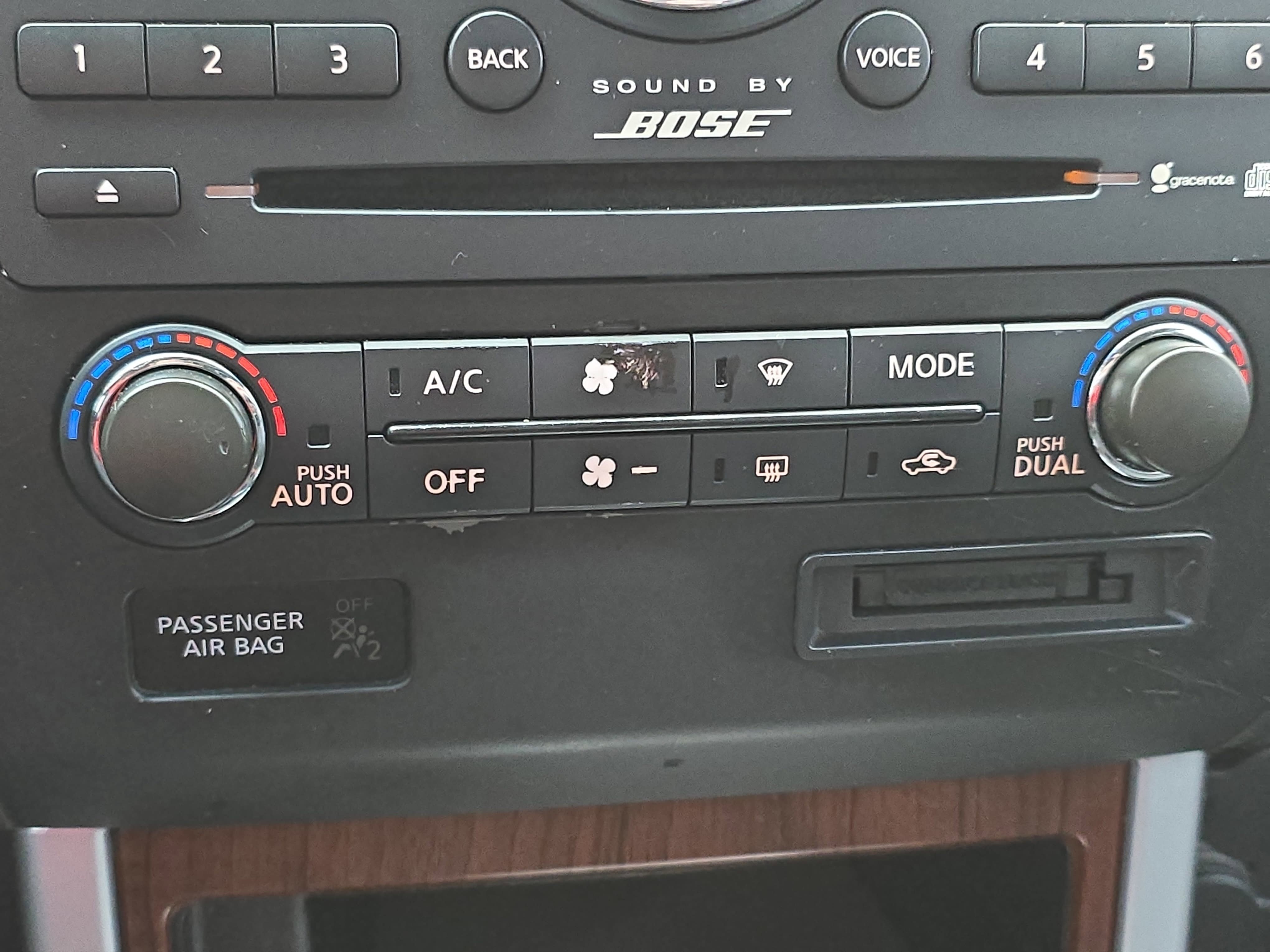 Used 2010 Nissan Pathfinder LE w/ Navigation Pkg AWD/4WD image 23