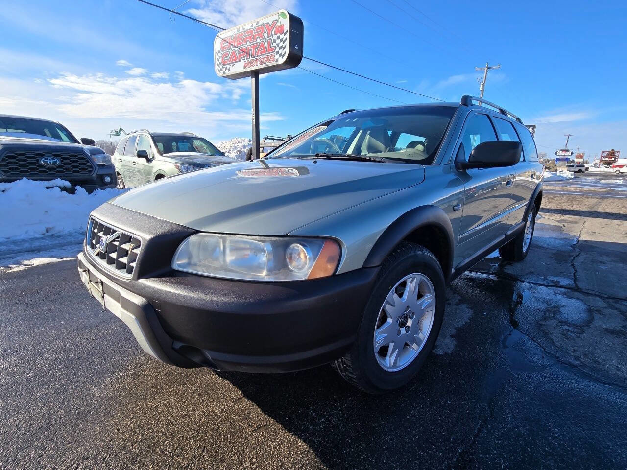 Used 2006 Volvo XC70 Base AWD 4dr Wagon image 2
