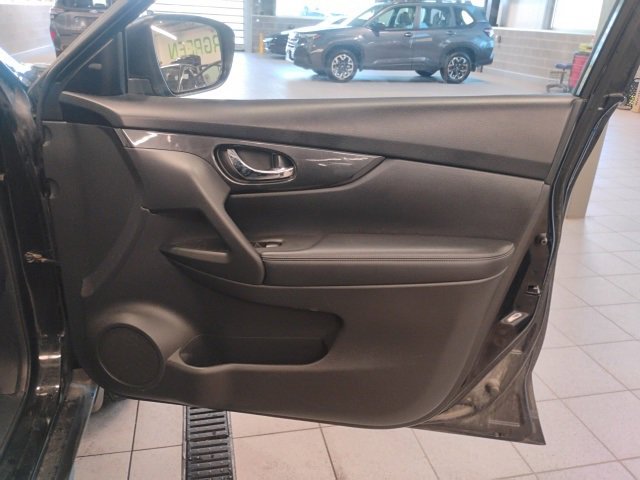 Used 2020 Nissan Rogue SV image 17