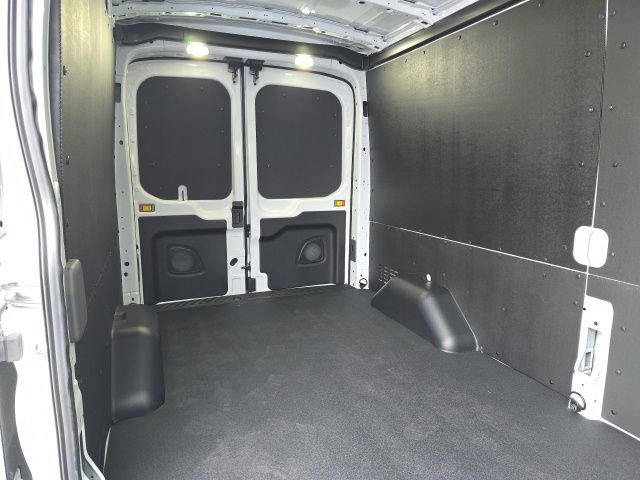 New 2026 Ford Transit 250 148 Medium Roof w/ Load Area Protection Package RWD image 15