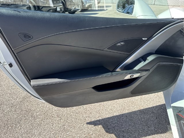 Used 2017 Chevrolet Corvette Stingray Coupe w/ 1LT RWD image 20
