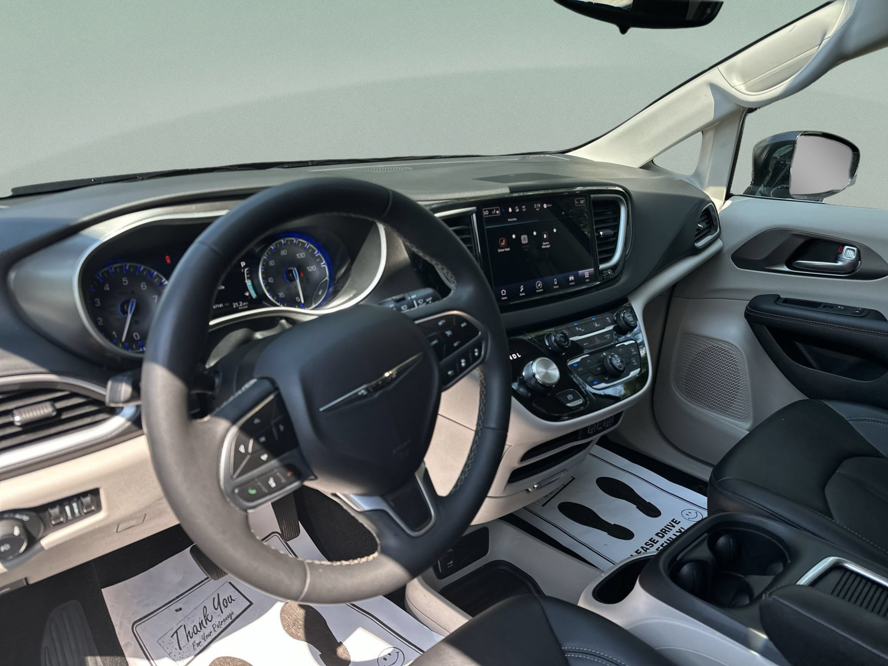 Used 2024 Chrysler Pacifica Touring-L FWD image 26