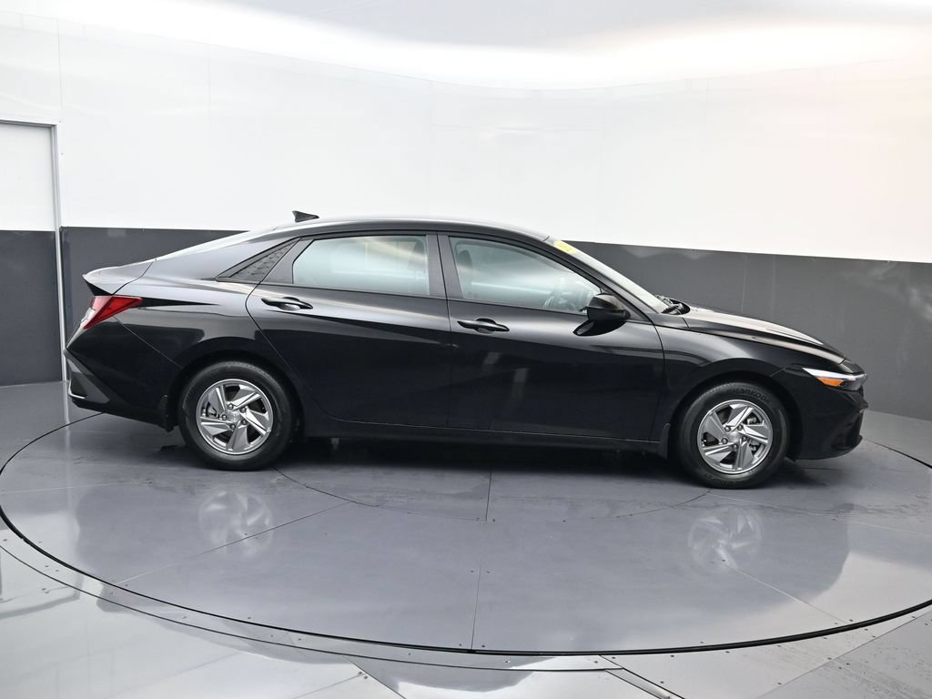 Certified 2026 Hyundai Elantra SE FWD image 2