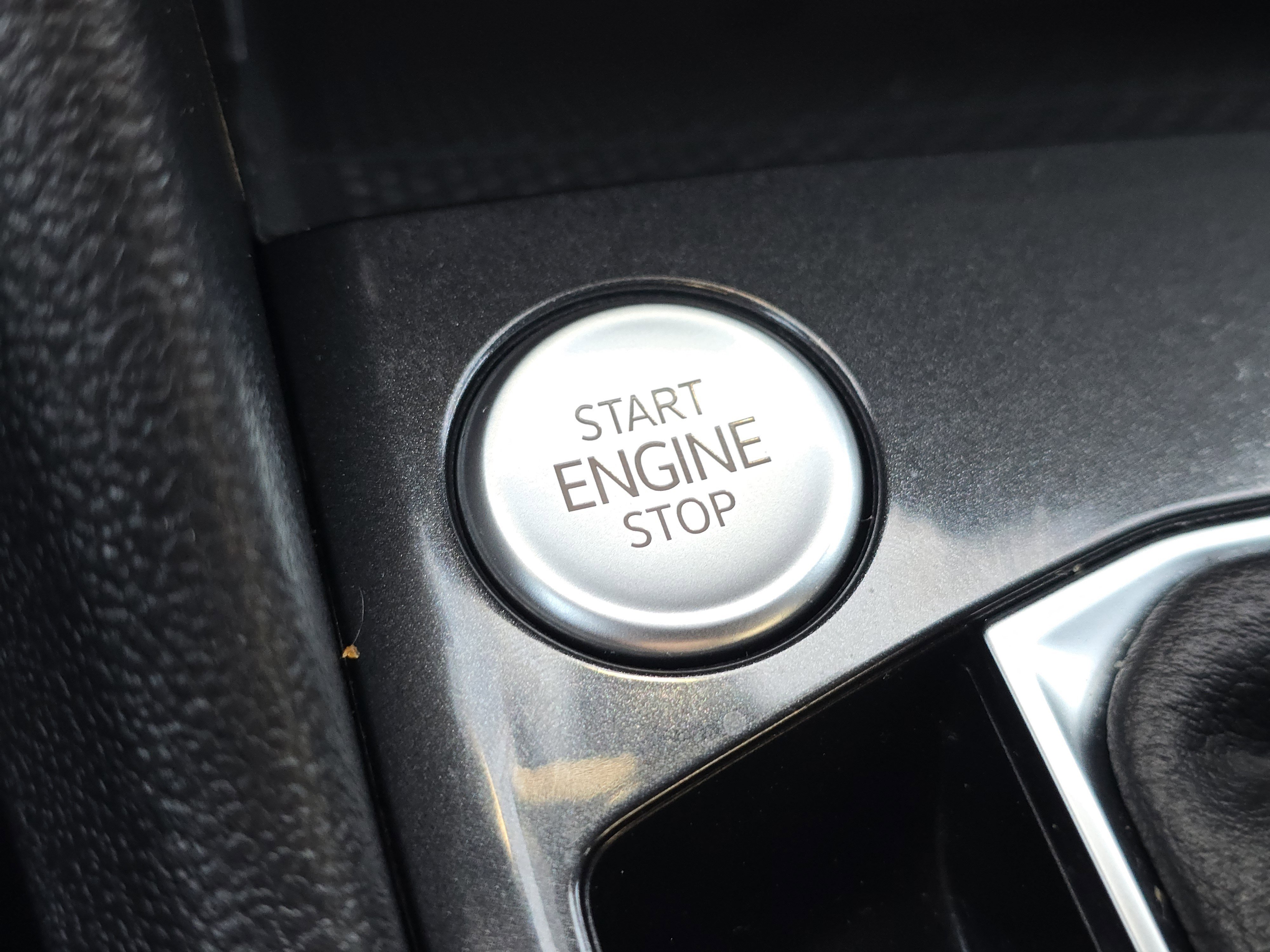 Used 2022 Volkswagen Tiguan SE R-Line image 25