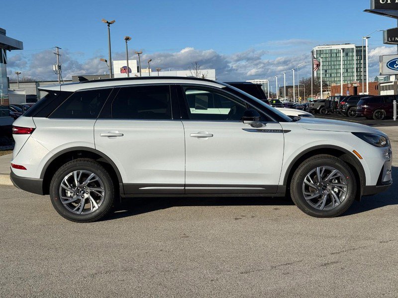 New 2026 Lincoln Corsair Premiere image 2