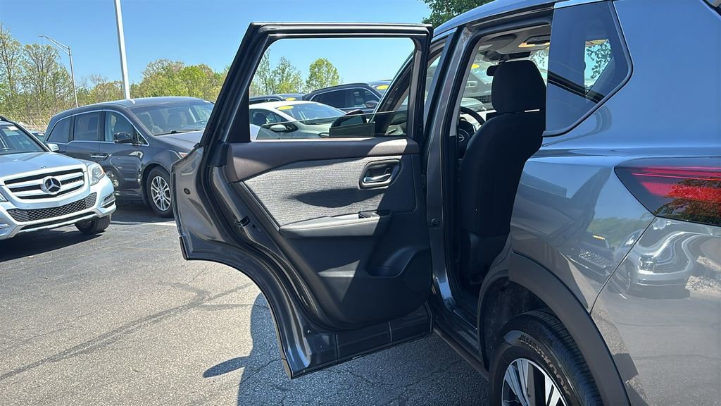 Used 2023 Nissan Rogue SV AWD/4WD image 28