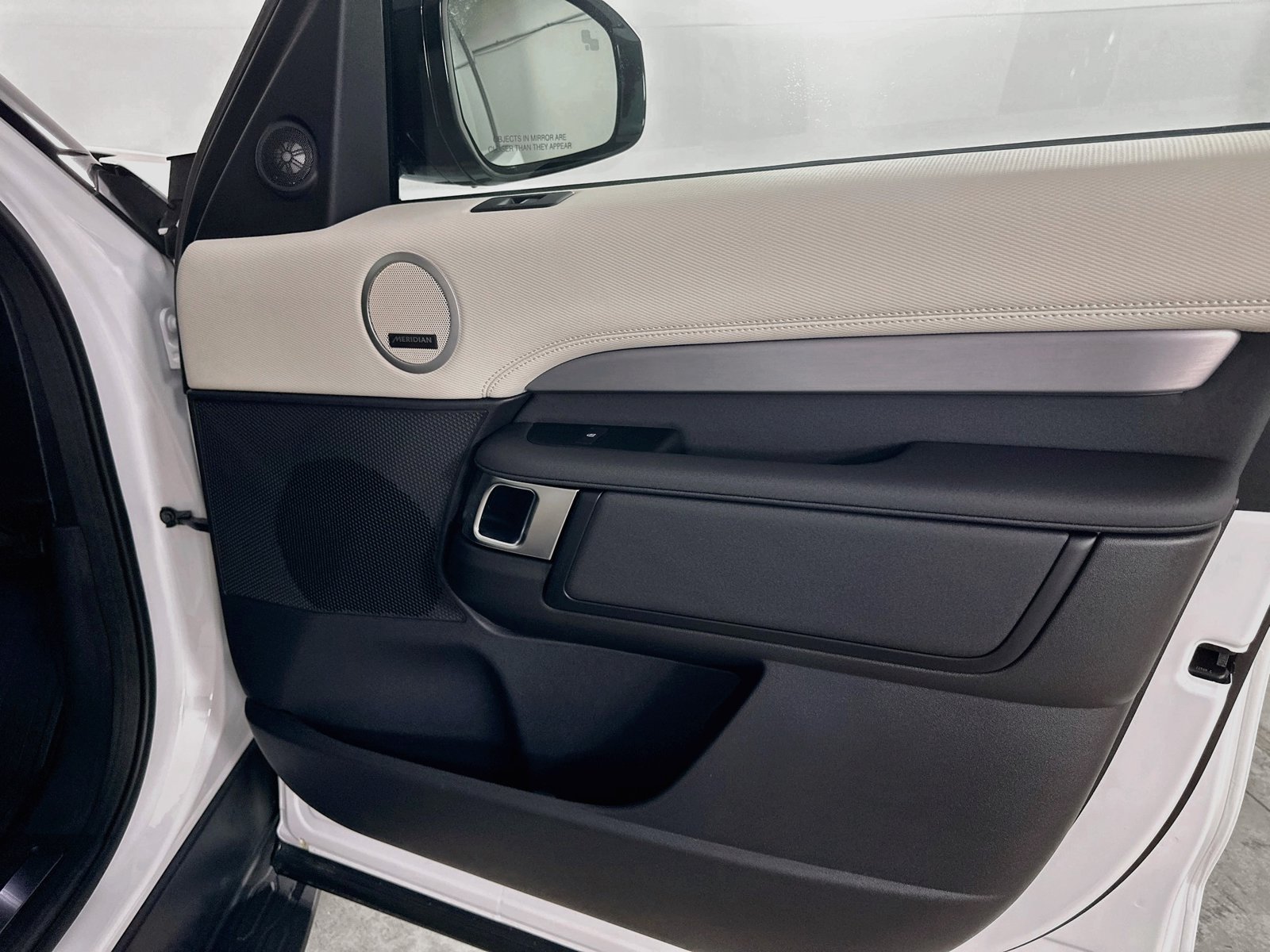 New 2026 Land Rover Discovery Limited Edition AWD/4WD image 45